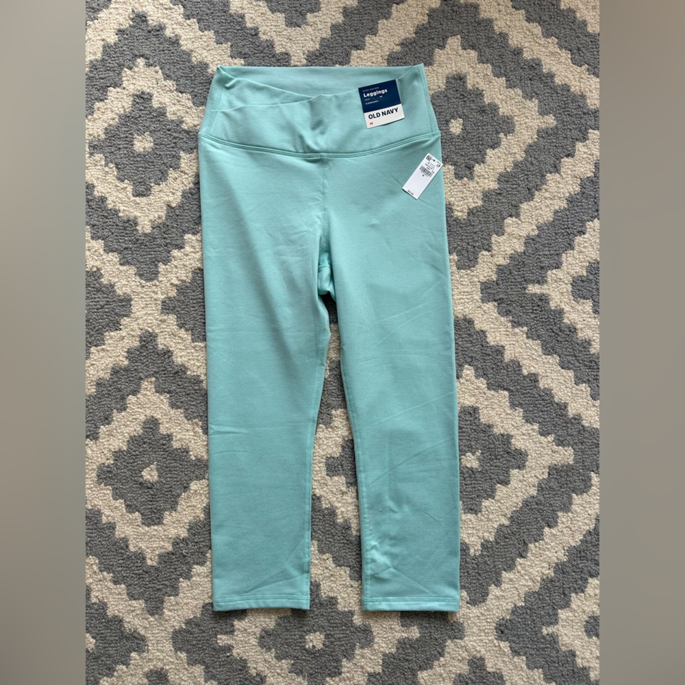 NWT Old Navy Women’s Extra High Rise Leggings, Crop, CloudComfy, Medium